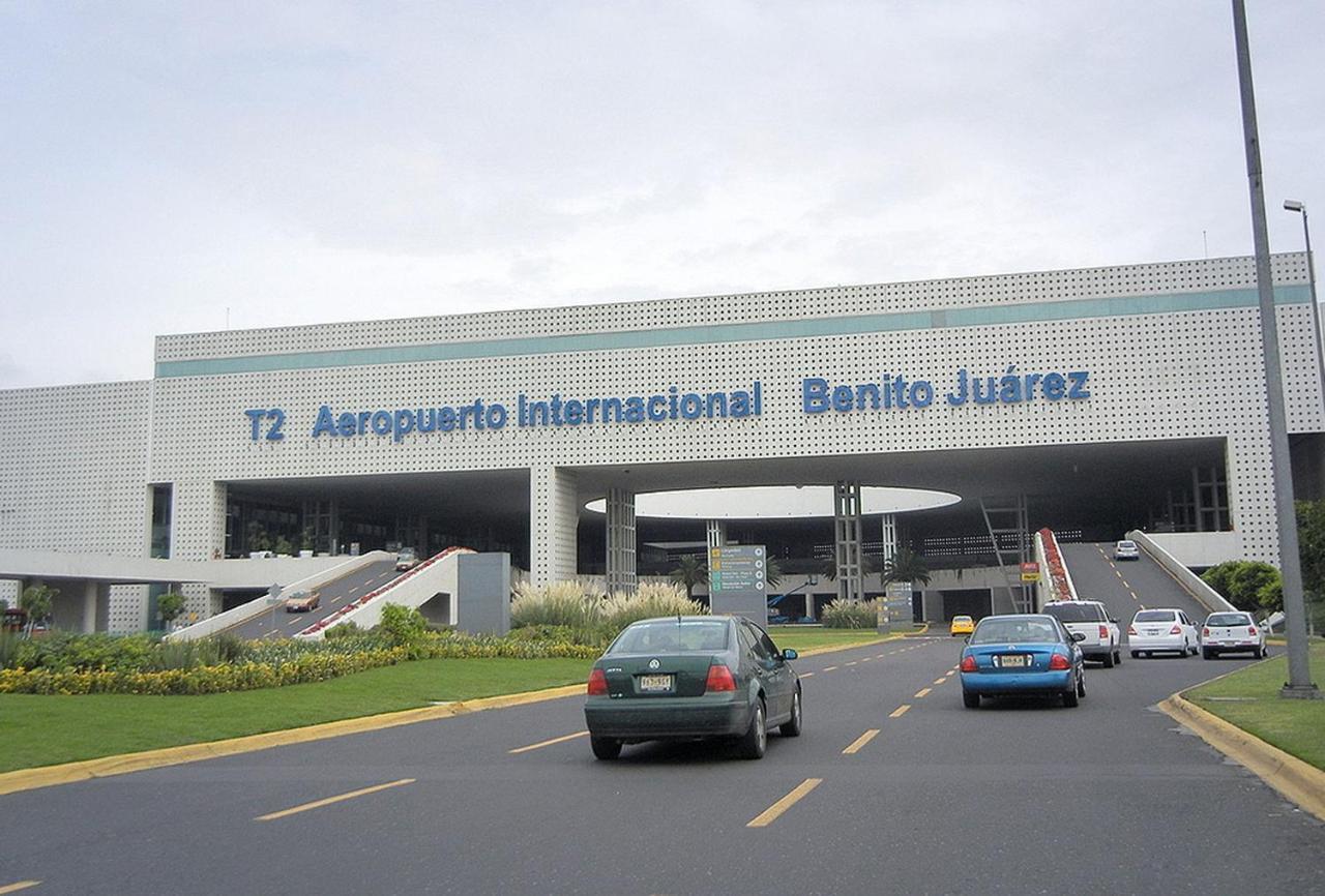 Izzzleep Aeropuerto Terminal 2 Hotel Mexico City Exterior photo